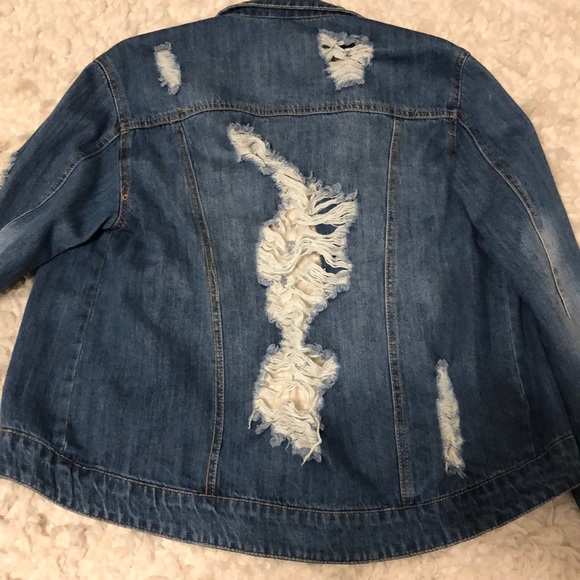 Distressed jean jacket - Picture 5 of 5